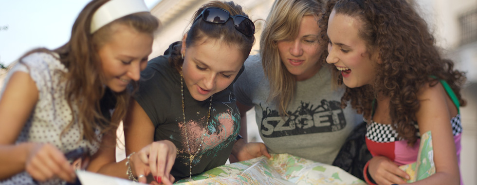 Girls with map, Busstation Kiev, UA, by Stefan Steib